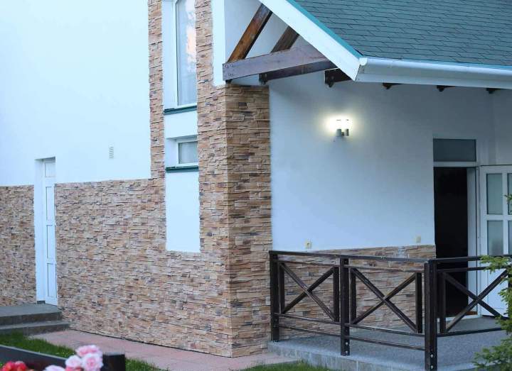 Des murs sublimés avec des parements de qualité.